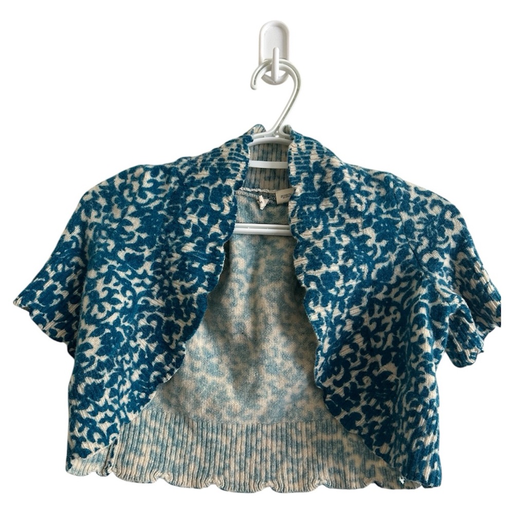 Moth for Anthropologie 100% wool bolero sweater in a blue and white knit pattern